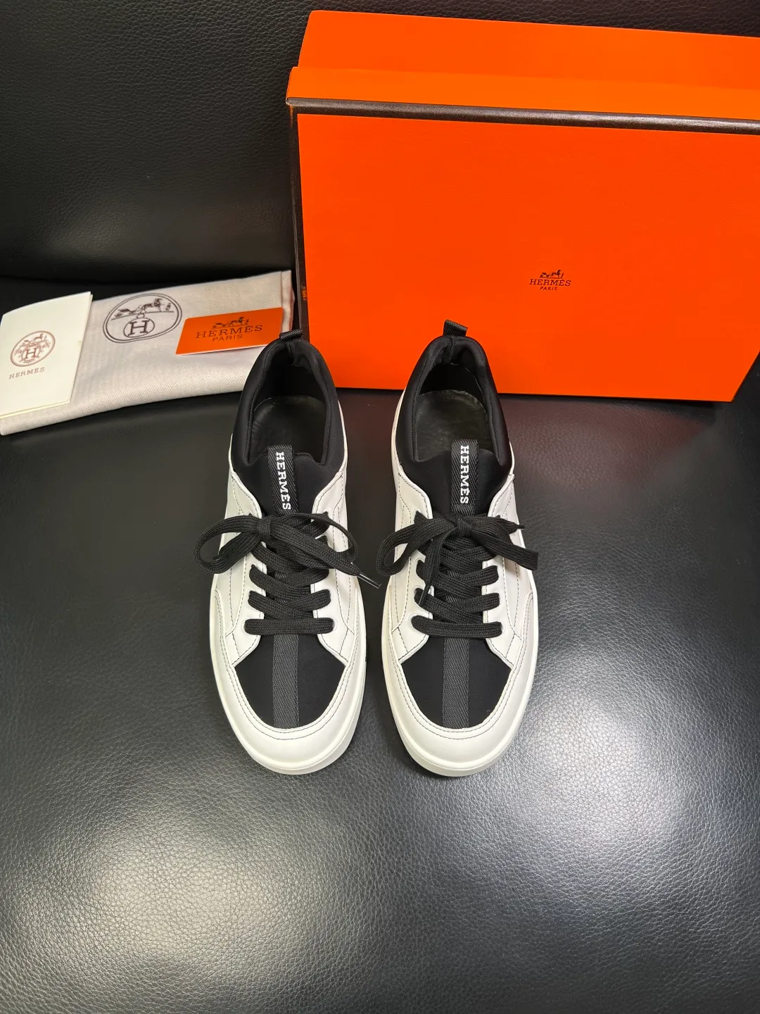 Men's shoes 💰700 Hermes High-quality top crafts Hermes counters are selling simultaneously with original factory configuration, original cowhide fabric imported from Italy, high-quality splicing technology, fully imported water-dyed cowhide lining, soles: original soles specially provided by the original factory are super comfortable, original factory and single goods are welcome to compare, code number 38-44 (customized 45)